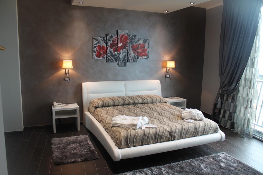 Hotel Mediterraneo Роччелла-Йоніка Номер фото
