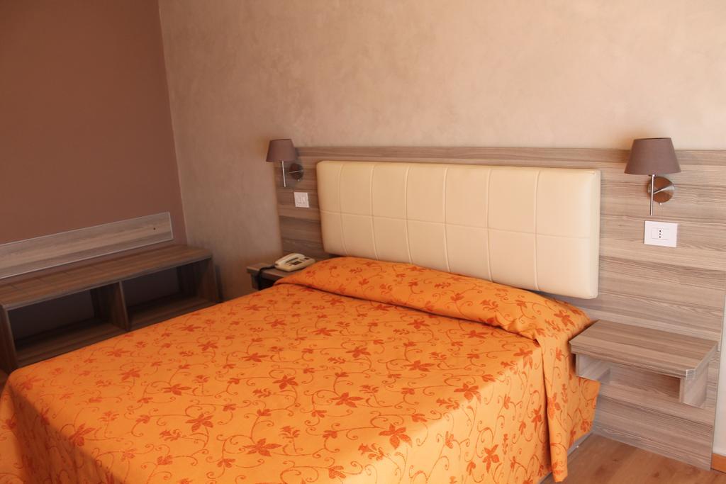 Hotel Mediterraneo Роччелла-Йоніка Екстер'єр фото