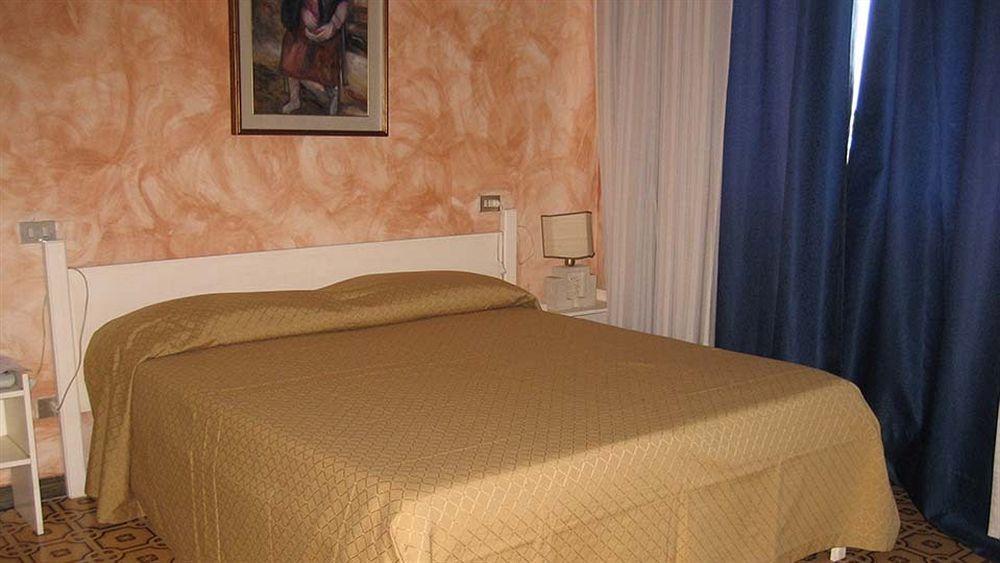 Hotel Mediterraneo Роччелла-Йоніка Екстер'єр фото