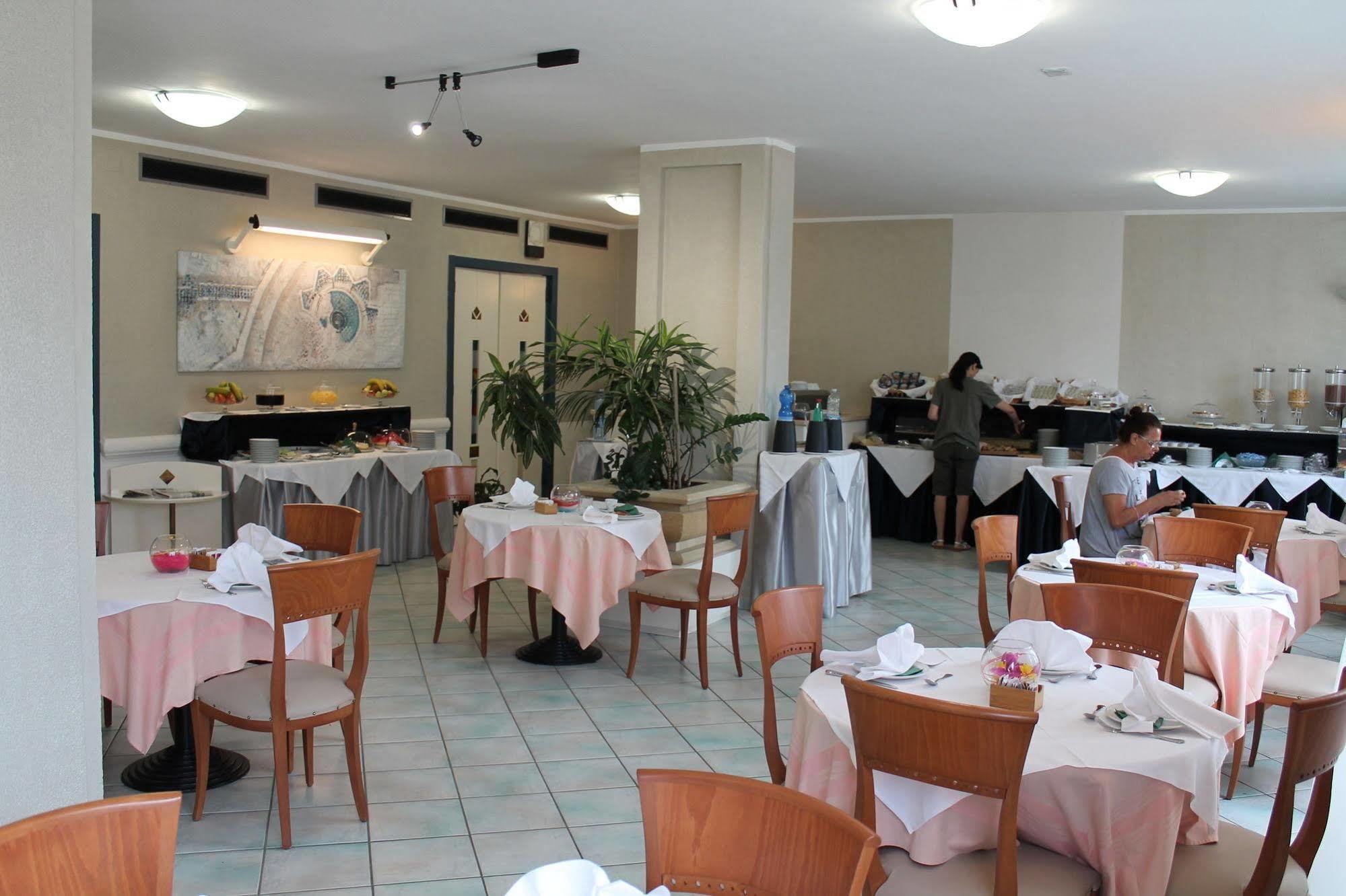 Hotel Mediterraneo Роччелла-Йоніка Екстер'єр фото