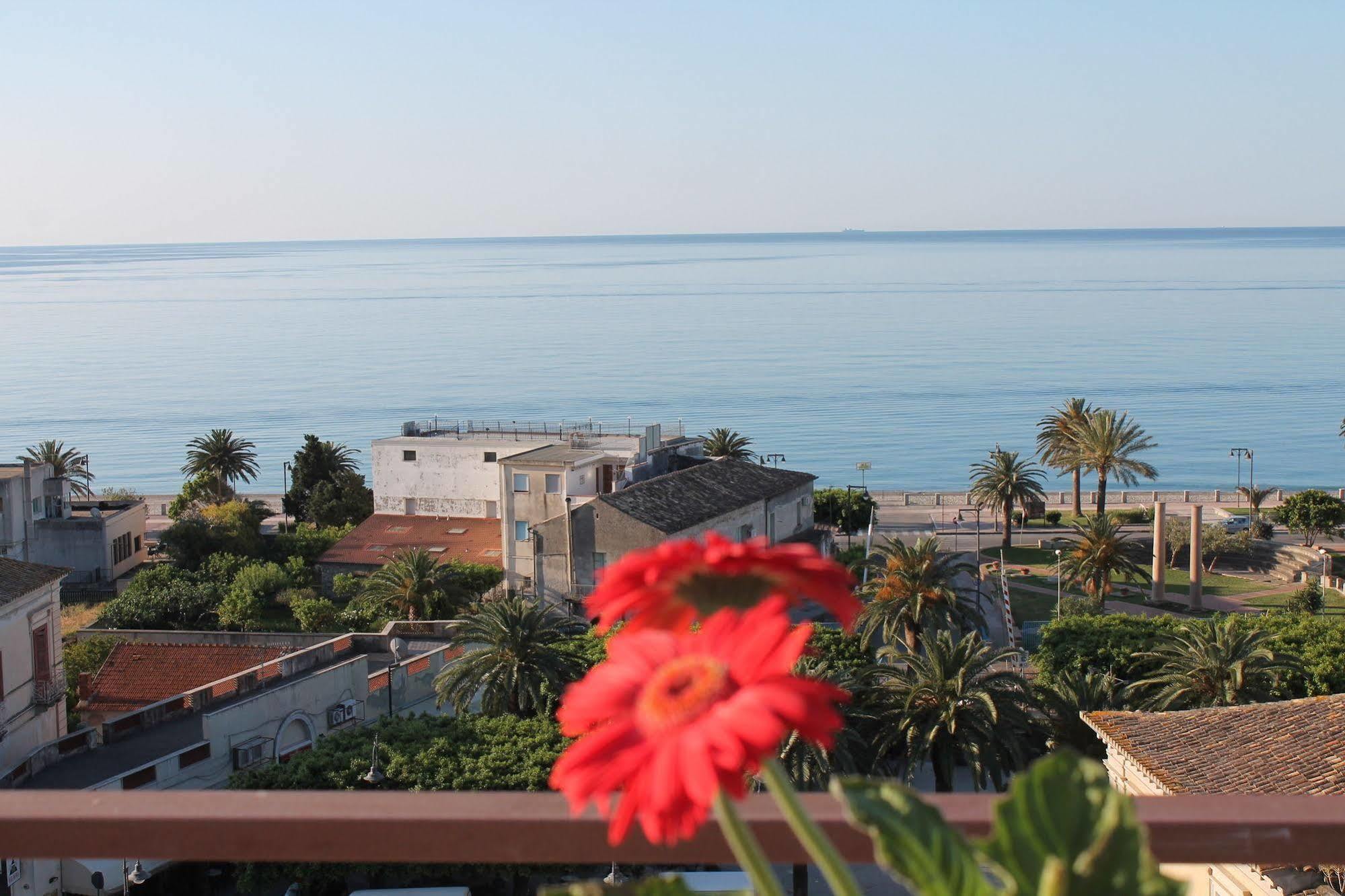 Hotel Mediterraneo Роччелла-Йоніка Екстер'єр фото